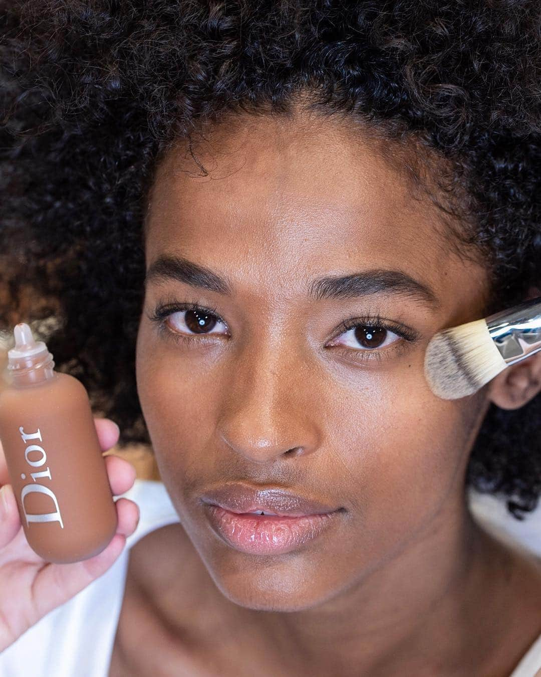 クリスチャンディオールさんのインスタグラム写真 - (クリスチャンディオールInstagram)「Radiant beauty & natural glow! Get the look of the Dior Cruise 2020 show with @diormakeup Backstage products! • DIOR BACKSTAGE FACE & BODY PRIMER 001 Universal - COMING SOON DIOR BACKSTAGE FACE & BODY FOUNDATION DIORSHOW ICONIC OVERCURL WATERPROOF 090 Over Black DIORSHOW PUMP’N’BROW DIORSHOW BROW STYLER DIOR BACKSTAGE EYE PALETTE 003 Amber Neutrals DIOR BACKSTAGE LIP PALETTE 001 Universal Neutrals DIOR LIP MAXIMIZER • #diorbackstage #diorshow #diorlipmaximizer #diormakeup #diorcruise #diorcommonground」5月6日 5時03分 - dior