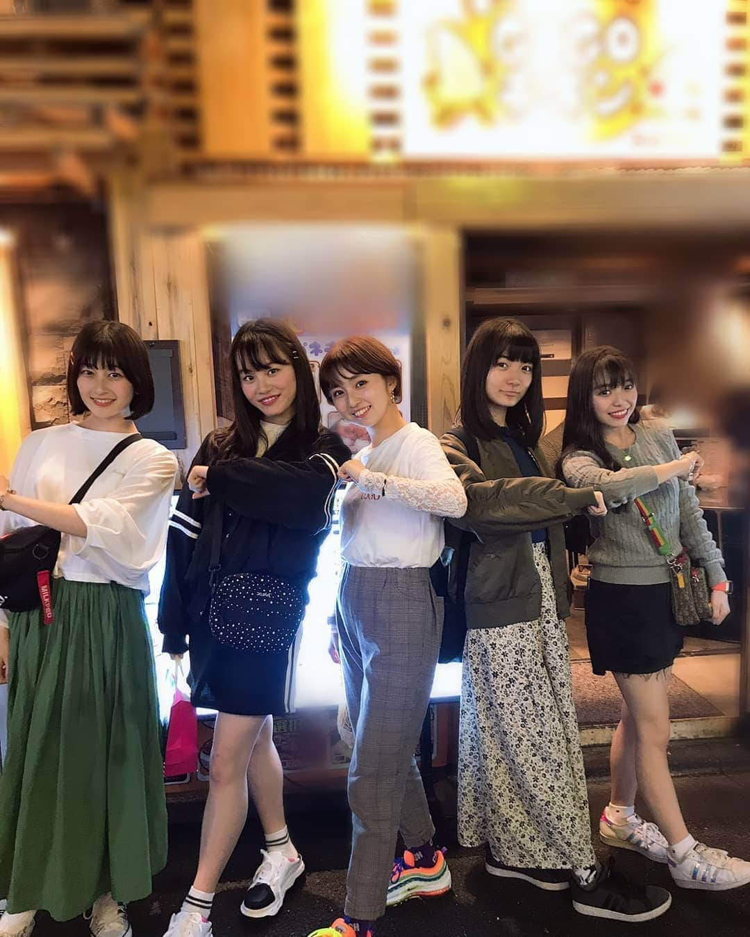 ロッカジャポニカさんのインスタグラム写真 - (ロッカジャポニカInstagram)「今日は5人のファミリーみんなで﻿ 中野の打ち上げで﻿ ご飯を食べに行ったよ~😋💗﻿ ﻿ みんなで食べた﻿ 韓国料理美味しかった☺️☺️﻿ ﻿ ちぃお肉いっぱい食べてパワーつけたので、﻿ 明日の腕相撲きっと優勝だね🏆﻿ (みぃの妹に負けてた😂)﻿ ゴールデンウィーク最後の日﻿ ちぃの応援を宜しくお願いします💪🏻﻿ ﻿ おやすみぃちゃん😌💤💫💕﻿ ﻿ ﻿ #31ch﻿ #みぃ﻿ #ロッカジャポニカ﻿ #ロジャポ﻿ #内山あみ﻿ #内藤るな﻿ #椎名るか﻿ #高井千帆﻿ #平瀬美里﻿ #ゴールデンウィーク」5月5日 23時41分 - rockajaponica