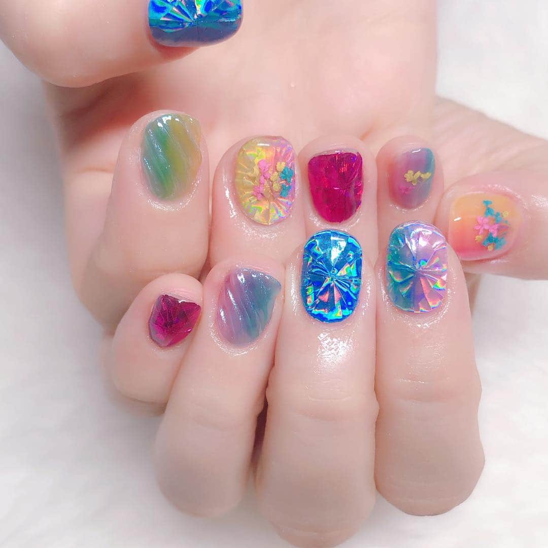 なかやまちえこさんのインスタグラム写真 - (なかやまちえこInstagram)「ダイヤカット✨ PREXY ホイル、押し花 PREGEL ドロップカラーシリーズ MagicPowder #nail #nails #nailart #ネイル #美甲 #ネイルアート  #clou #nagel #ongle #ongles #unghia #japanesenailart #manucure #네일 #젤네일 #네일아트 #네일리스트 #japanesenails #manicurist #gelnails #diamond #diamondnails #diamondcut #diamondcutnails #ダイヤモンドネイル #ダイヤカットネイル #ブリリアントカット #ブリリアントカットネイル #ダイヤモンドカットネイル #大久保ちか ちゃん」5月5日 23時49分 - chiekonakayama