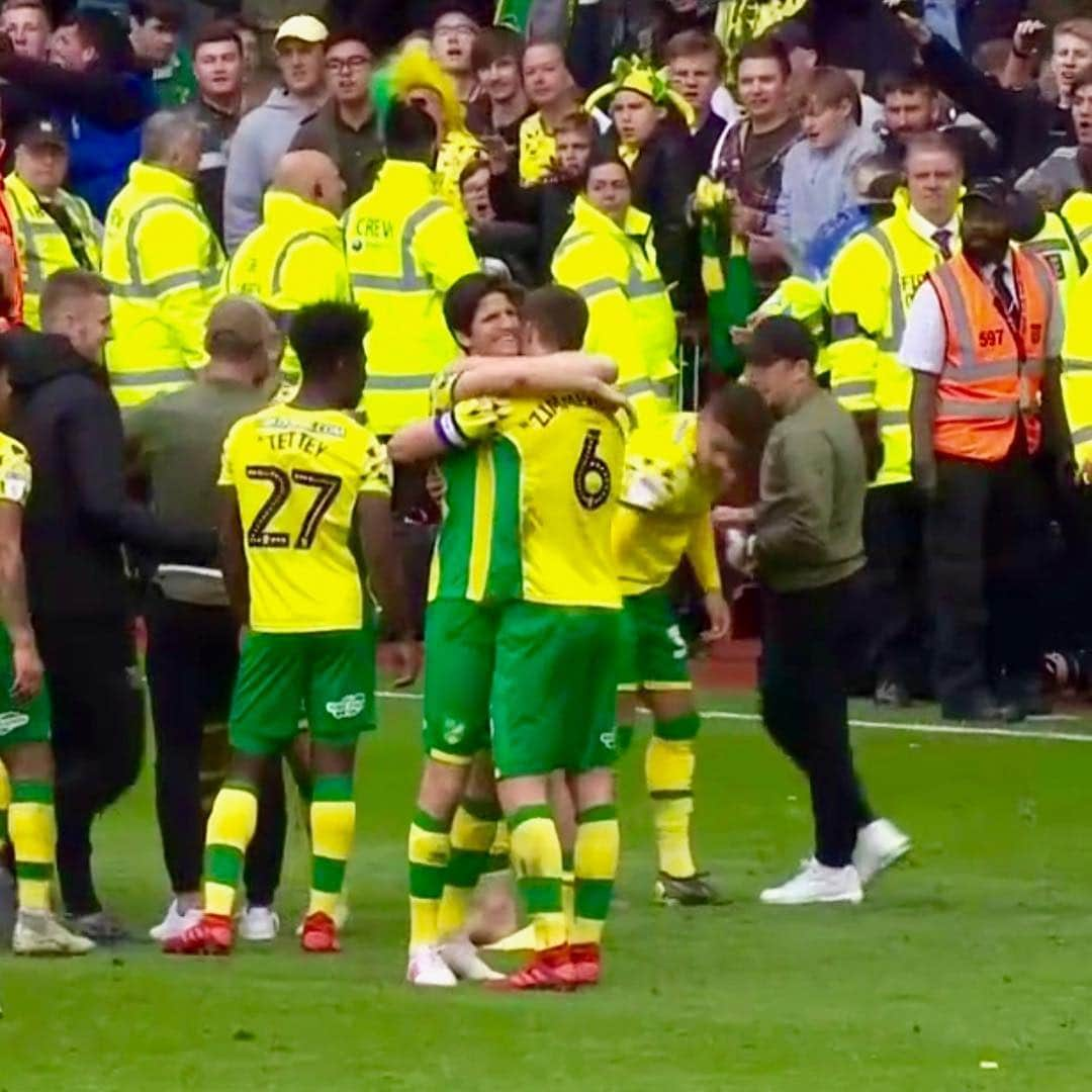 ティム・クローゼさんのインスタグラム写真 - (ティム・クローゼInstagram)「What a season and what an end... 🥰🥰🥰 #instakräss #champions #whatateam #otbc #tk15 #norwichisapartofme #yellows #loveeverysingleone #18/19champs」5月5日 23時51分 - timm_klose_gt