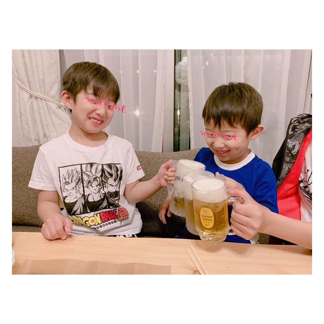 辻希美さんのインスタグラム写真 - (辻希美Instagram)「子どもビールで乾杯🍻🎏💕 #5月5日 #子どもの日 #ご飯 #子どもビール #乾杯 #🍻💕 #嬉しそうだった #可愛いかったぁ #🍻💕💕」5月5日 23時53分 - tsujinozomi_official