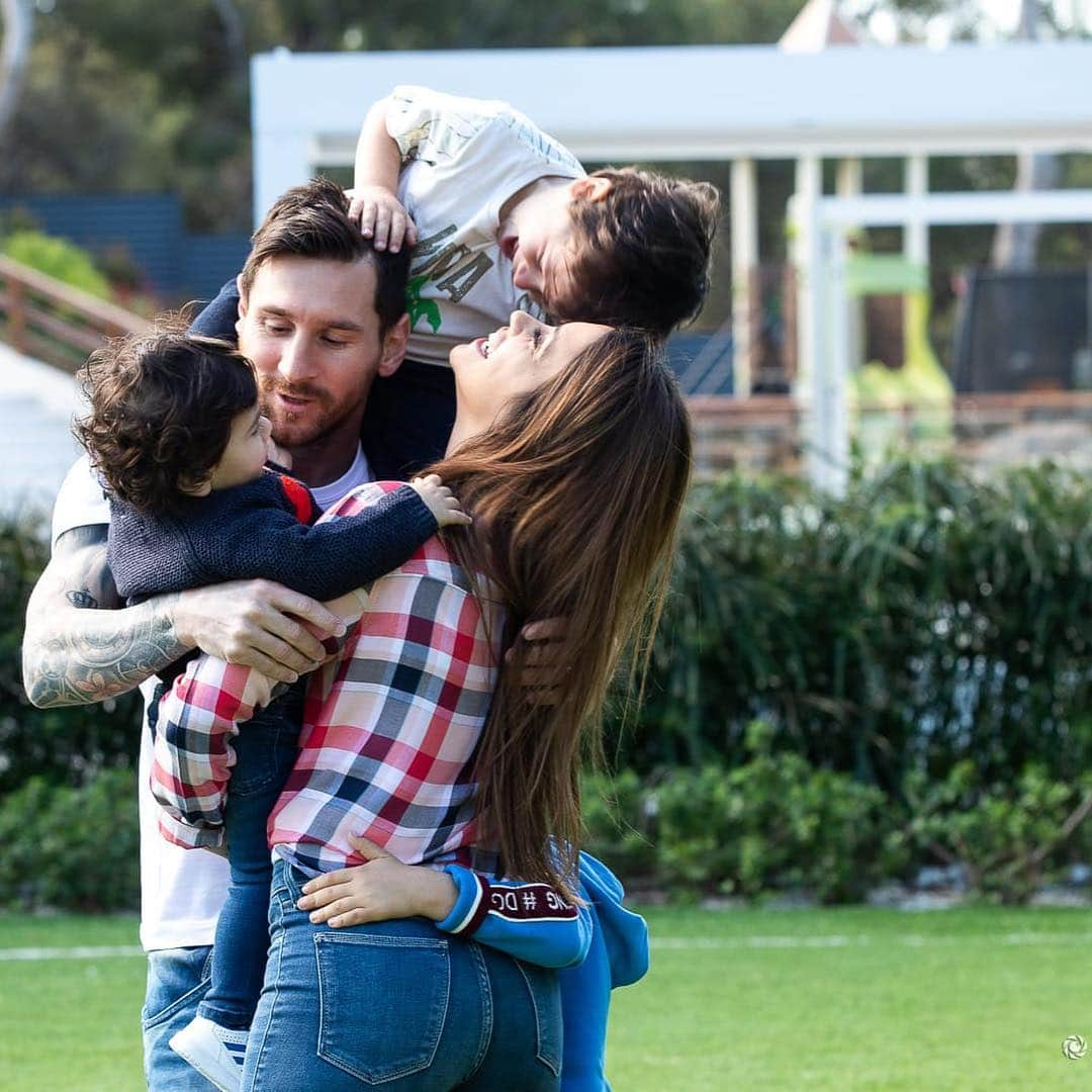 リオネル・メッシさんのインスタグラム写真 - (リオネル・メッシInstagram)「FELIZ DÍA MI VIDA !!!! 😍😍😍」5月6日 0時03分 - leomessi