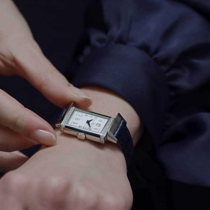 のインスタグラム：「Elegant, refined, and rich in surprises with its two jewellery faces and double set of hands on the front and reverse of the watch. __ Reverso One Duetto __ #JaegerLeCoultre #JLCGift #Reverso #Duetto #ArtDeco #Jewellery #Icon #Style #SwissWatch #ValleeDeJoux #Craftsmanship #SavoirFaire」