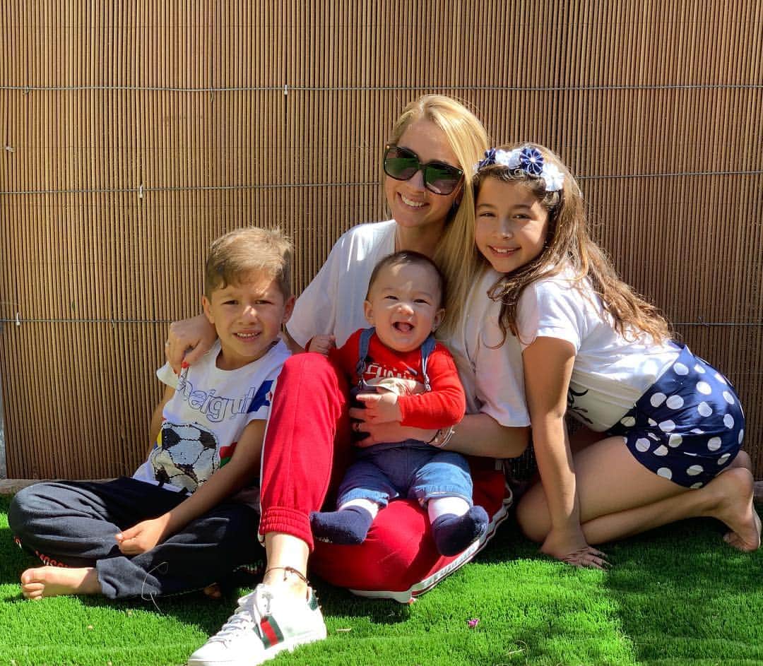 ソフィア・バルビのインスタグラム：「Lo mejor de mi vida! ❤️❤️❤️ #mamade3 #nohaynadamejor ♥️mamá♥️」