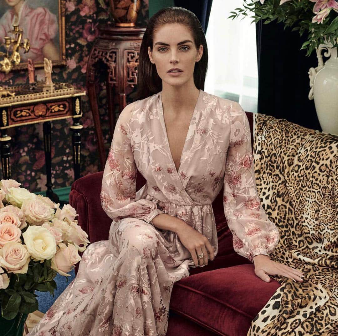 ヒラリー・ローダのインスタグラム：「opulence, darling 🍸」