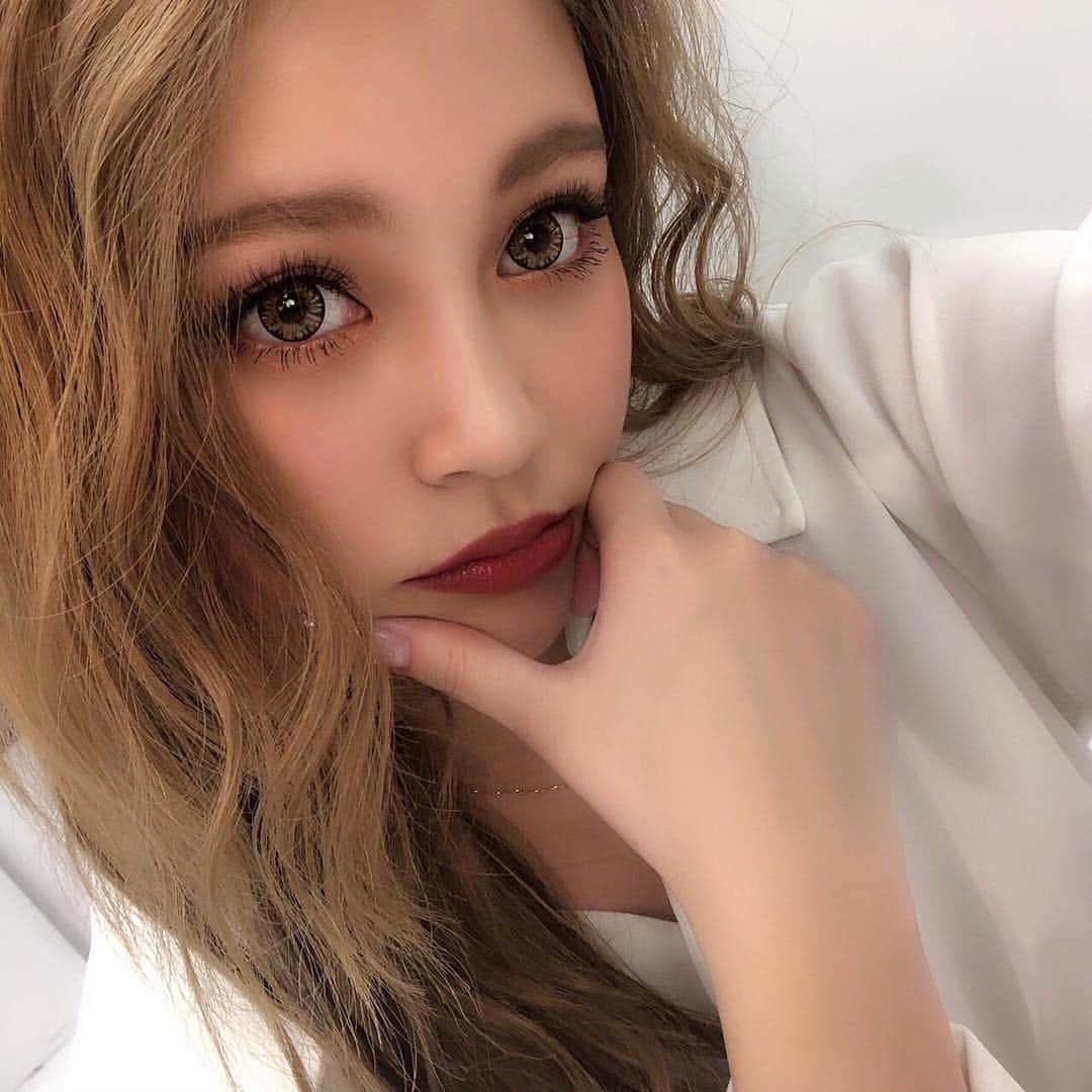 Popteenさんのインスタグラム写真 - (PopteenInstagram)「【Popteen6月号の付録でセルフメイク企画いいね競争】 ❤️れいぽよ×リアルハーフGAL❤  れいぽよはハーフ顔になれるGALメイクにトライ😍💓ブラウンシャドーで囲みアイにして、さらにノーズシャドーにも使って立体感を出したよ✨リップも私物と混ぜてディープなカラーにしたらオトナっぽさUP😊🌟 #Popteen #ポップティーン #6月号 #発売中 #付録 #コスメ #KOLMEBABY #GALメイク #セルフメイク #れいぽよ #土屋怜菜 #GW #いいねしてね  #令和」5月6日 0時00分 - popteen_official