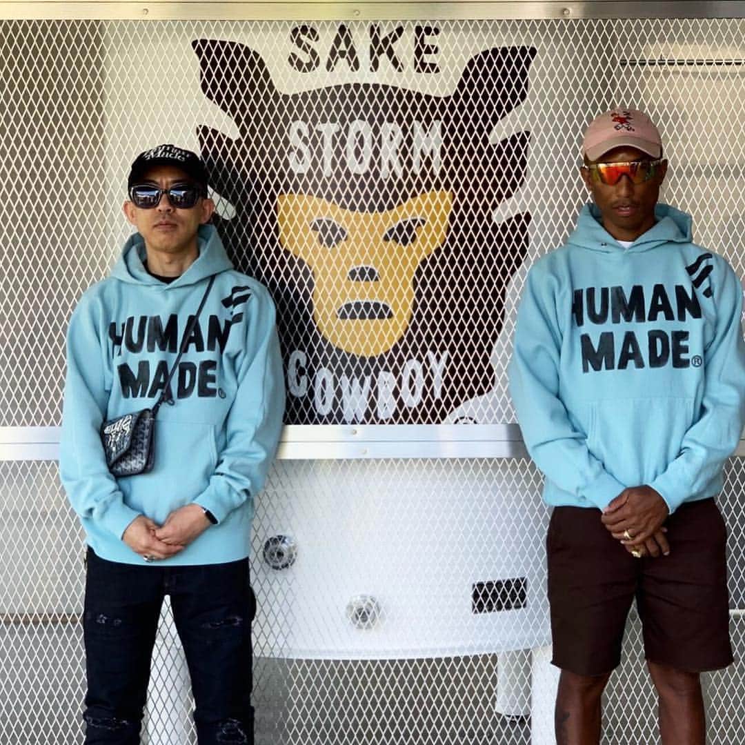HYPEBEASTさんのインスタグラム写真 - (HYPEBEASTInstagram)「#hypelife: @nigo and @pharrell have entered the sake business with the introduction of their “Storm Cowboy” premium sake line. The line currently includes two options: the Junmai daiginjo which has a ”sweet taste of rice with mellow fragrance of peach,” and the Jumai which has a “sweet and sour taste similar to the flavor of muscat.” Photos: Human Made」5月6日 0時05分 - hypebeast