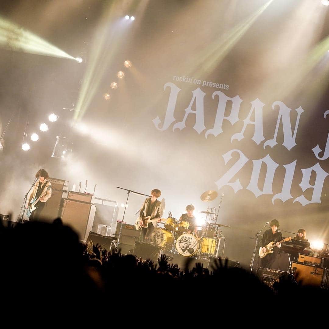 [ALEXANDROS]さんのインスタグラム写真 - ([ALEXANDROS]Instagram)「JAPAN JAMトリ務めさせていただきました。﻿ 観てくれた皆様ありがとう。﻿ みんなすげー声でかいですね。﻿ 最高の夜でしたね。﻿ 楽しすぎたな。﻿ また近々お会いしましょう。﻿ ﻿ 洋平﻿ ﻿ ps 花火間に合ったーーー﻿ ﻿ #JAPANJAM2019 ﻿ #alexandros﻿﻿﻿ #花火」5月6日 0時06分 - alexandros_official_insta