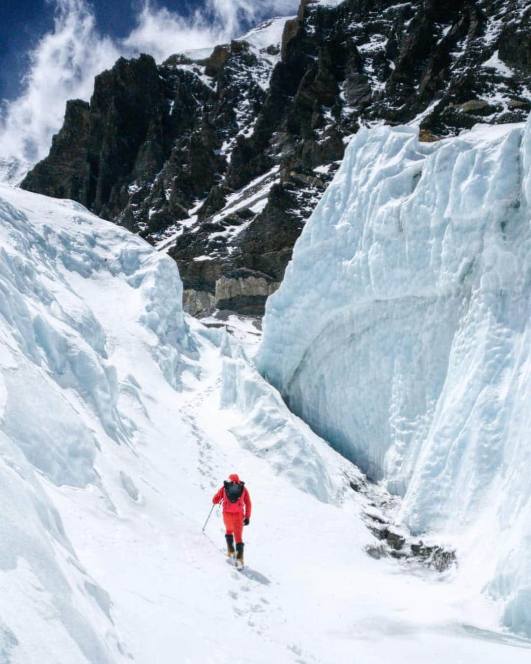 Cory Richardsさんのインスタグラム写真 - (Cory RichardsInstagram)「#everest Route Report: As some of you have seen from my stories,  @estebantopomena and I have been preparing gear and nutrition for the route. Many have asked if we are about to go climb, but the honest answer is the winds are high and we are bored. So, to occupy our time, as well as to keep the psych level up, we started preparing what we could.  Based on weather, we most likely won’t be able to get on the new route again for another 2 weeks.  Thank you everyone for the well wishes, the prayers, the kind thoughts and the funny notes. It helps us pass the time and makes it all feel a little less lonely.  Regardless of being psyched and excited it still is a mental challenge to battle the internal conversations of loneliness, fear and everything in between. With May being #mentalhealthawarenessmonth, it is important to me to share both the good and the realities that come with climbing this route, not just as an alpinist, but as someone who lives with #bipolar and an advocate for furthering the conversation around #mentalhealth  Pictured here, Topo and I maneuver to the base of the route to stow our gear for when the time is right.  Planning and preparations is integral to a successful and safe climb.  #mountains #adventure #climbing #training #mentalhealthawareness」5月6日 0時12分 - coryrichards