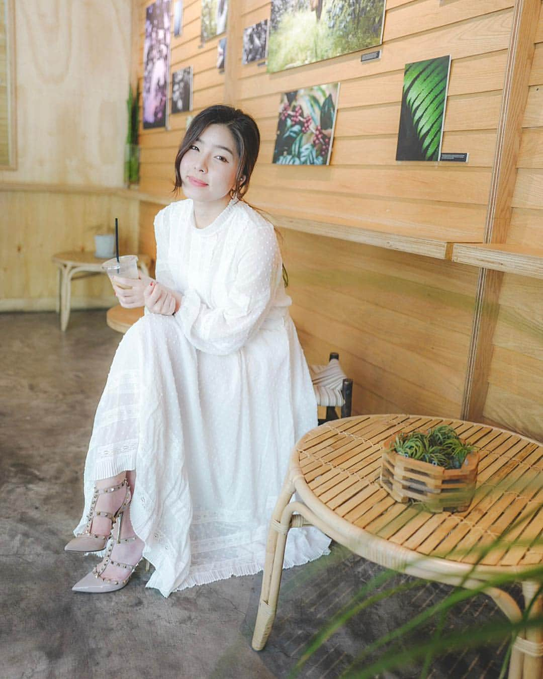 GYEON SEOさんのインスタグラム写真 - (GYEON SEOInstagram)「_* 🛒🔍 . . my white dress  from @zatani  #gomdorishotz」5月6日 0時34分 - queengyeon