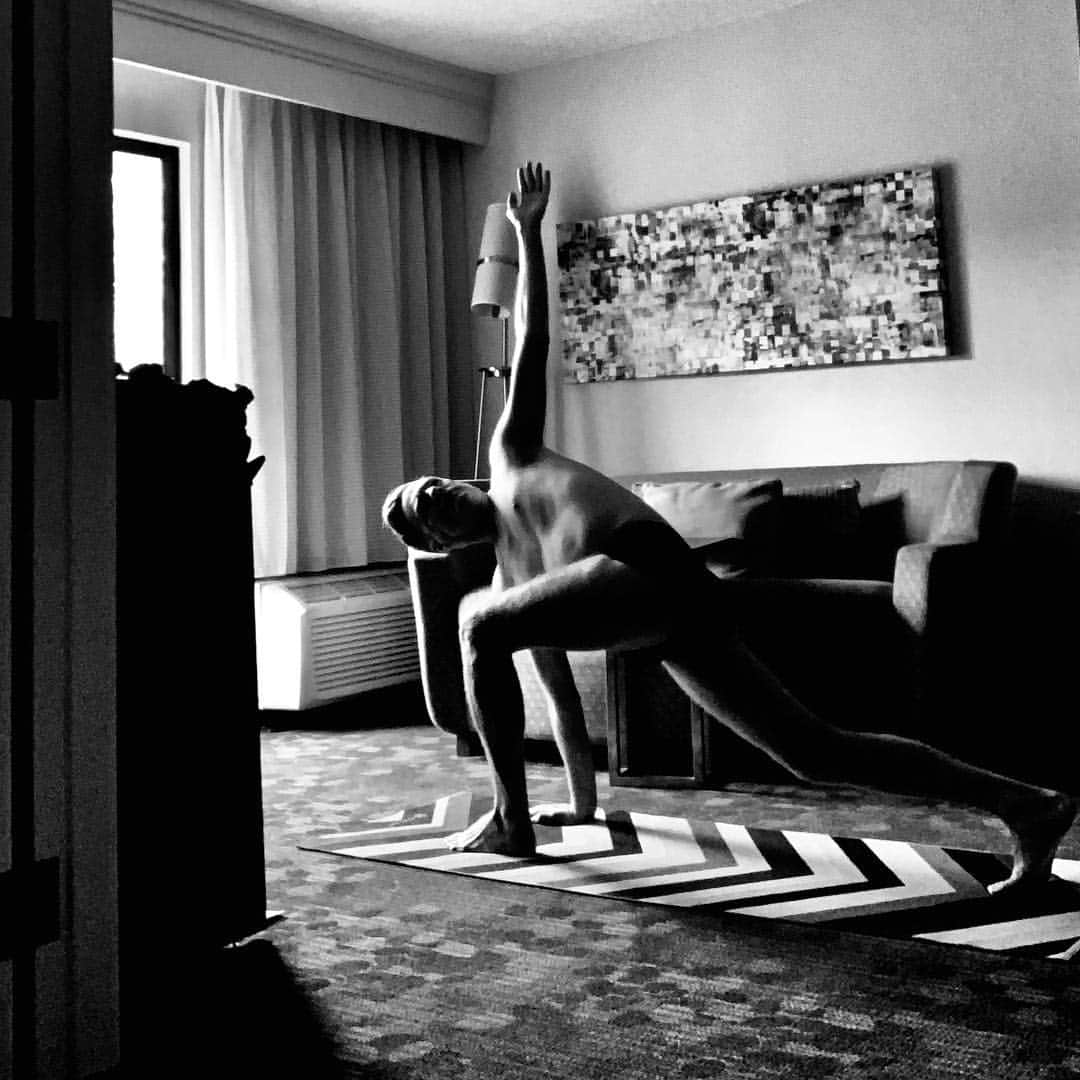 ブライアン・アダムスのインスタグラム：「Good morning people! Start your day by unwinding, unglue yourself from yesterday. The practice of doing Yoga stretches is new to me, so I’m passing it on to you because I feel the benefits. Especially my lower back which thanks me all day. This combined with a light breakfast (today was a bowl of fresh watermelon doused with a shot of fresh ginger and lime and a glass of fresh squeezed orange juice) that will be all I will eat until noon. Then it’s probably going to be an avocado on toast/tomato/alfalfa sprouts. 😋 Regarding the comments on my past postings, some people just don’t get the idea of living without eating animals or their byproducts, and that’s ok, I understand, it’s because they’ve been indoctrinated from their upbringing (like I was) by the belief that you needed it. I’m just telling you that you don’t need it, and the sooner you realise it, the sooner you will take control of future health. Florida here we come☀️! 🌱 #govegan #bryanadamsshinealight #stretch #ifyouloveanimalsdonteatthem #yogaeveryday」