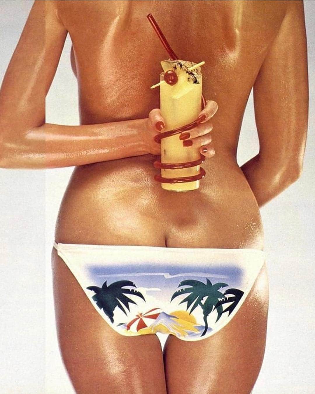 サーフバザーのインスタグラム：「🍹 + 👙 = 🏖 #soon #summer #cocktails #bikini #topless #palms #pineapples . . #montauk #surfbazaar #surflodge」