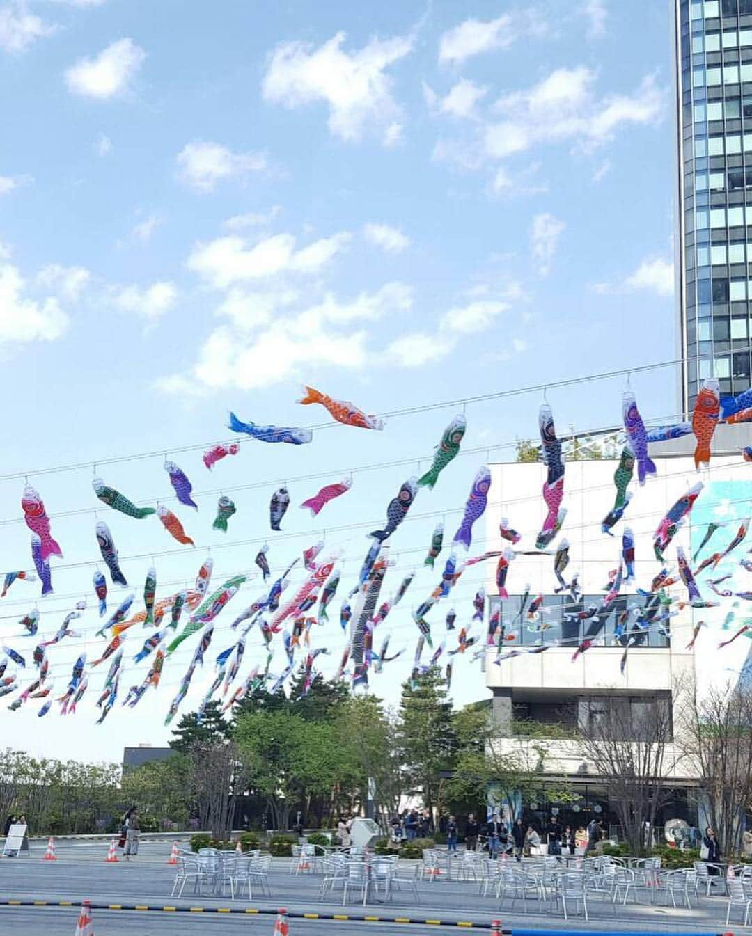 熊谷紗希さんのインスタグラム写真 - (熊谷紗希Instagram)「La fête d’enfants au Japon 🇯🇵 #le5mai#férié#こどもの日#母に感謝#Arigato #1枚目は2歳の誕生日のわたし #2枚目は今日のキャミとレオン #3枚目はいつかのこいのぼり🎏」5月6日 0時40分 - kumagai1017