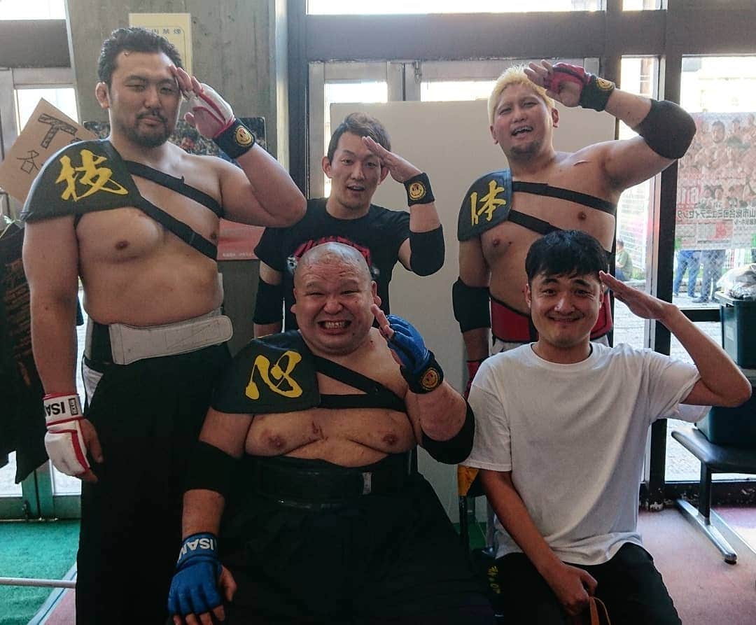 青木泰寛のインスタグラム：「#小林軍団」