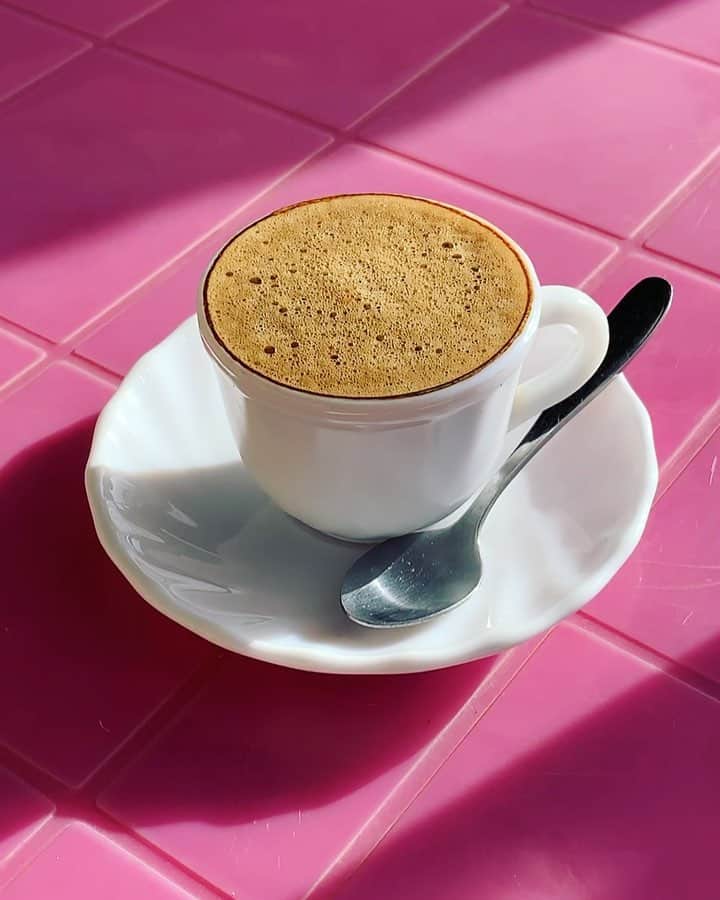 Cubby Grahamのインスタグラム：「Buna-O-Clock ☕️ #charitywaterethiopia」