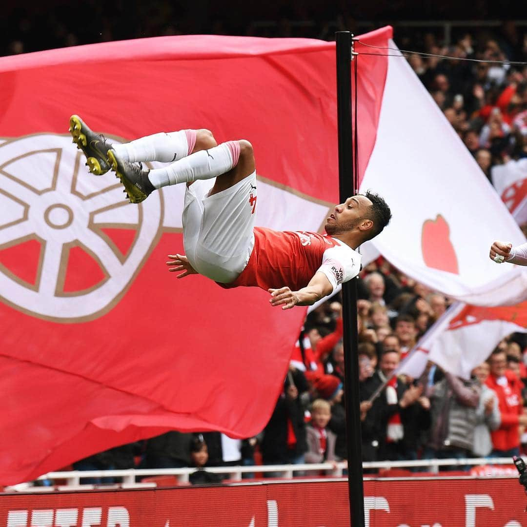 アーセナルFCさんのインスタグラム写真 - (アーセナルFCInstagram)「🔴⚪️🔴⚪️ Auba dispatches his 20th #premierleague goal of the season to put us ahead!  #Arsenal #Aubameyang #ARSBHA #COYG」5月6日 0時50分 - arsenal