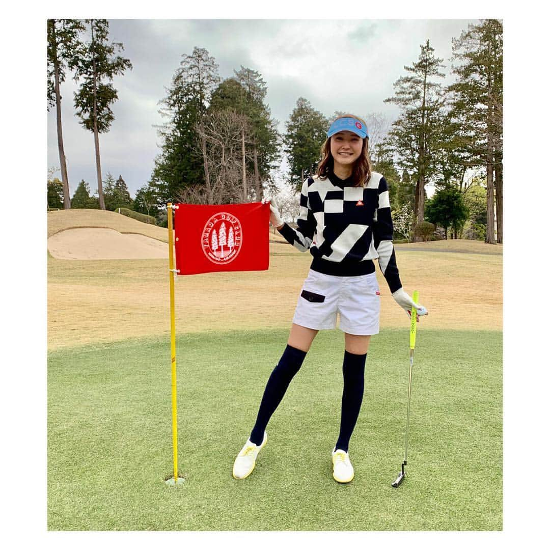 美優さんのインスタグラム写真 - (美優Instagram)「【昨日O.A⛳️ゴルフウェア】 私としたことが〜🙄🙄 完全に連休ボケで昨日が放送日ということをすっかり忘れ… 告知し忘れてしまいました😂 『石田純一のサンデーゴルフ』 ・ 全身#lecoqgolf でした✨ 白黒ニットの柄の中には隠しスター★が…🤩 ・ 今回の放送から練習場が変わり、 山田ゴルフ倶楽部さんの練習場になりました😊⛳️ ・ オンエアでは上手く当てられなかったアイアンも… 下川プロに教わった後に何回か練習をしたら 綺麗に真っ直ぐ当たるようになってきました😆わーい💓 ・ ・ #golf #ゴルフ #ゴルフウェア #ゴルフ女子 #⛳️ #golfwear #石田純一のサンデーゴルフ #山田ゴルフ倶楽部」5月6日 0時50分 - miyu11_20