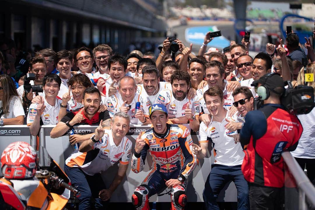 レプソル・ホンダさんのインスタグラム写真 - (レプソル・ホンダInstagram)「🏆BACK ON TOP🏆 ⠀⠀⠀⠀⠀⠀⠀⠀⠀ @marcmarquez93 wins the #SpanishGP ⠀⠀⠀⠀⠀⠀⠀⠀⠀ #MotoGP #RepsolHonda #HRC #RC213V #MM93 #MarcMarquez #MM93🐜 #ThePowerOfDreams #Motorcycle #Spain #Win #Top #Victory #ChickenDinner」5月6日 0時51分 - hrc_motogp