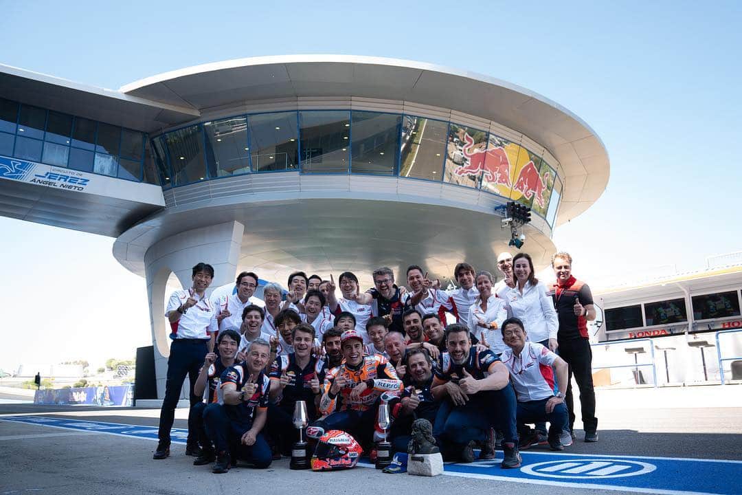 レプソル・ホンダさんのインスタグラム写真 - (レプソル・ホンダInstagram)「🏆BACK ON TOP🏆 ⠀⠀⠀⠀⠀⠀⠀⠀⠀ @marcmarquez93 wins the #SpanishGP ⠀⠀⠀⠀⠀⠀⠀⠀⠀ #MotoGP #RepsolHonda #HRC #RC213V #MM93 #MarcMarquez #MM93🐜 #ThePowerOfDreams #Motorcycle #Spain #Win #Top #Victory #ChickenDinner」5月6日 0時51分 - hrc_motogp