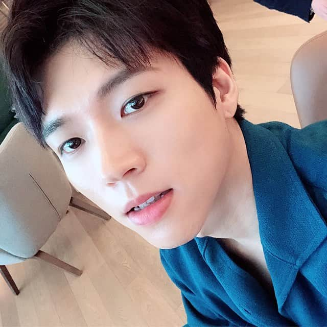 ウヒョン さんのインスタグラム写真 - (ウヒョン Instagram)「D-1 #holdonme #남우현」5月6日 1時02分 - nwh91