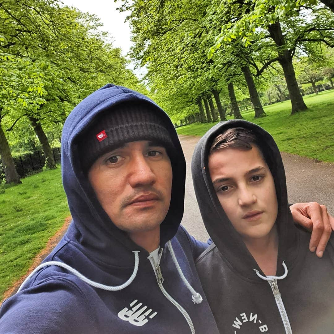 ティム・ケーヒルさんのインスタグラム写真 - (ティム・ケーヒルInstagram)「Morning run with my man @shaetc17 ⚽️🏃🏽‍♂️」5月6日 1時06分 - tim_cahill