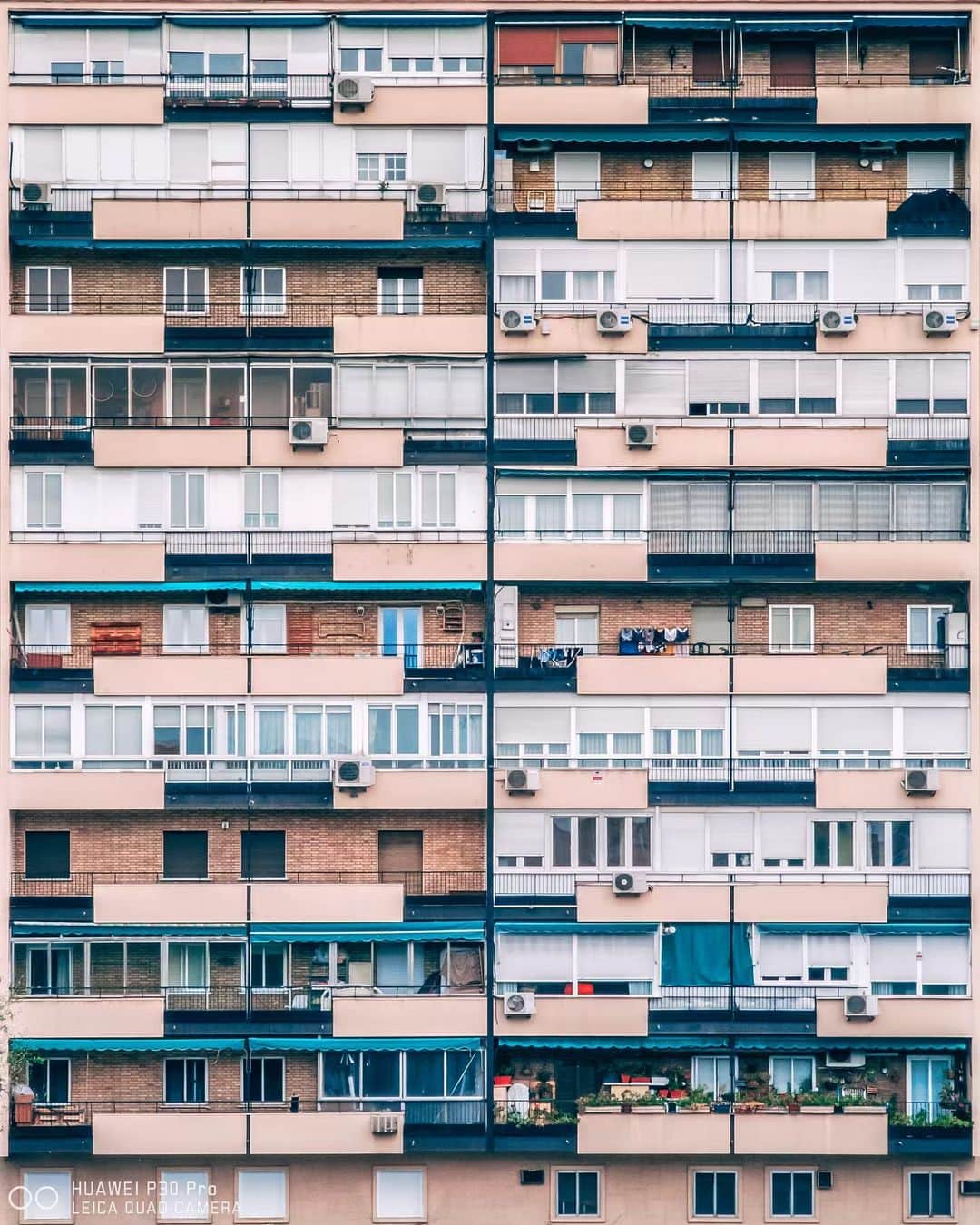 Nicanor Garcíaのインスタグラム：「In quincunx | Al tresbolillo #nicanorgarcia #travelarchitectures . #CapturedOnHuawei #HuaweiP30Pro 5x 125mm」