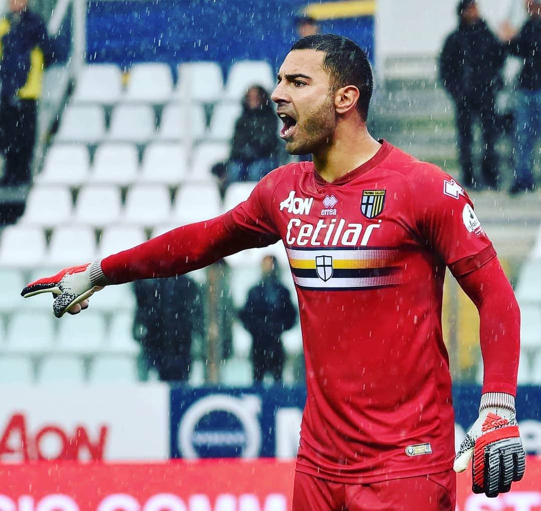 ルイージ・セーペのインスタグラム：「Una grande prova di carattere, una partita non scontata. Un altro importante passo verso la salvezza #forzaParma 💛💙 @parmacalcio1913 @seriea @adidasita」