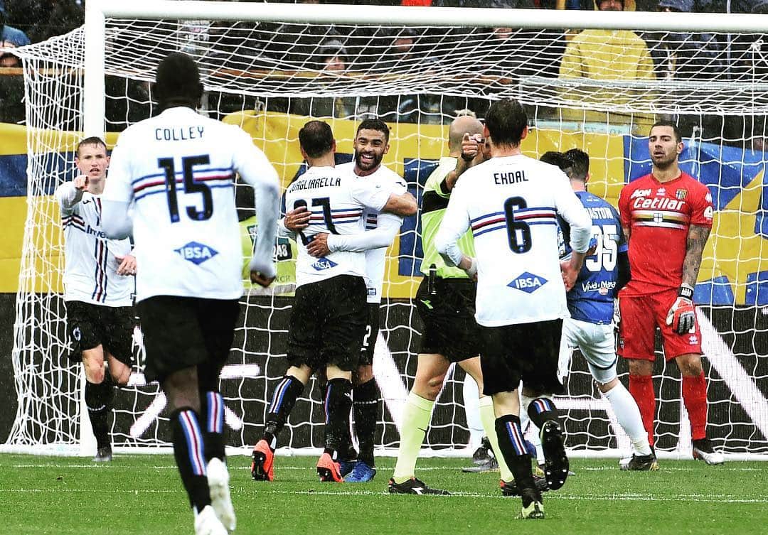 UCサンプドリアさんのインスタグラム写真 - (UCサンプドリアInstagram)「Pioggia di gol in #ParmaSamp. ☔️ Tra #BluCrociati finisce in parità: 3-3. ⚽️⚽️⚽️」5月6日 1時29分 - sampdoria