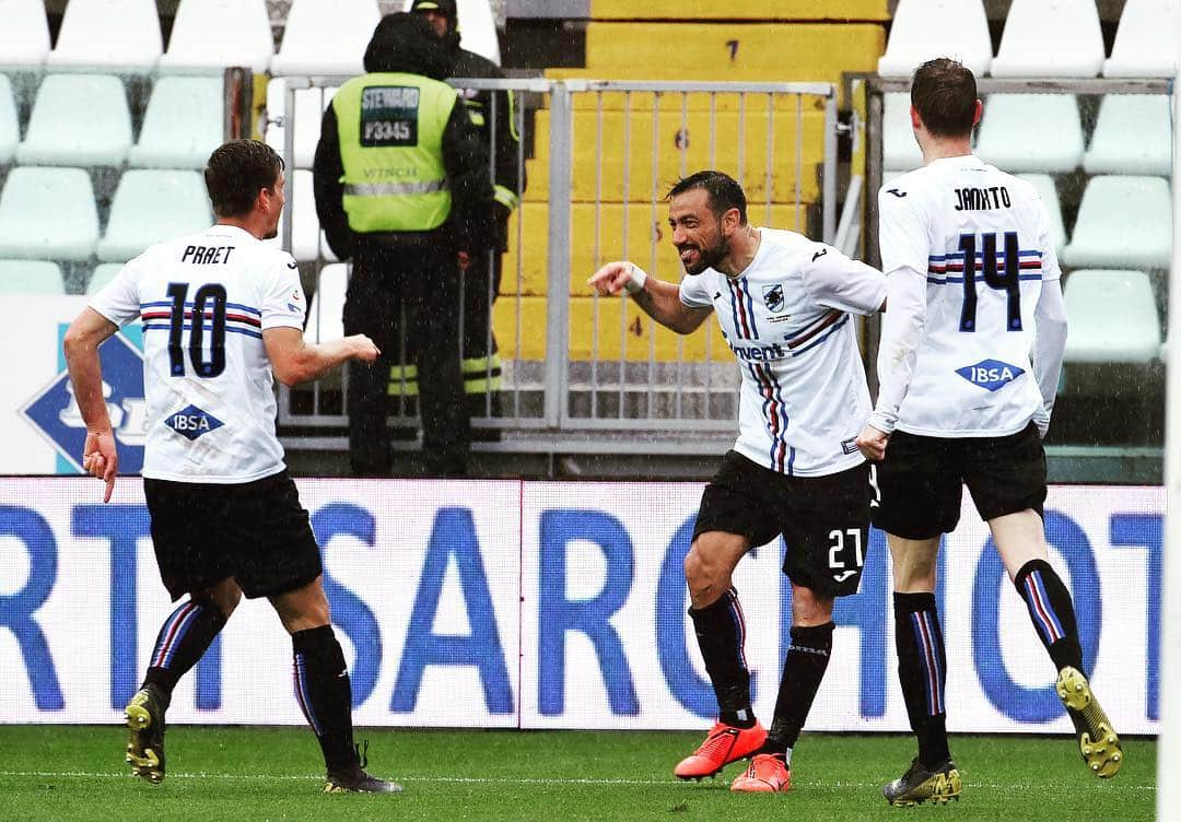 UCサンプドリアさんのインスタグラム写真 - (UCサンプドリアInstagram)「Pioggia di gol in #ParmaSamp. ☔️ Tra #BluCrociati finisce in parità: 3-3. ⚽️⚽️⚽️」5月6日 1時29分 - sampdoria