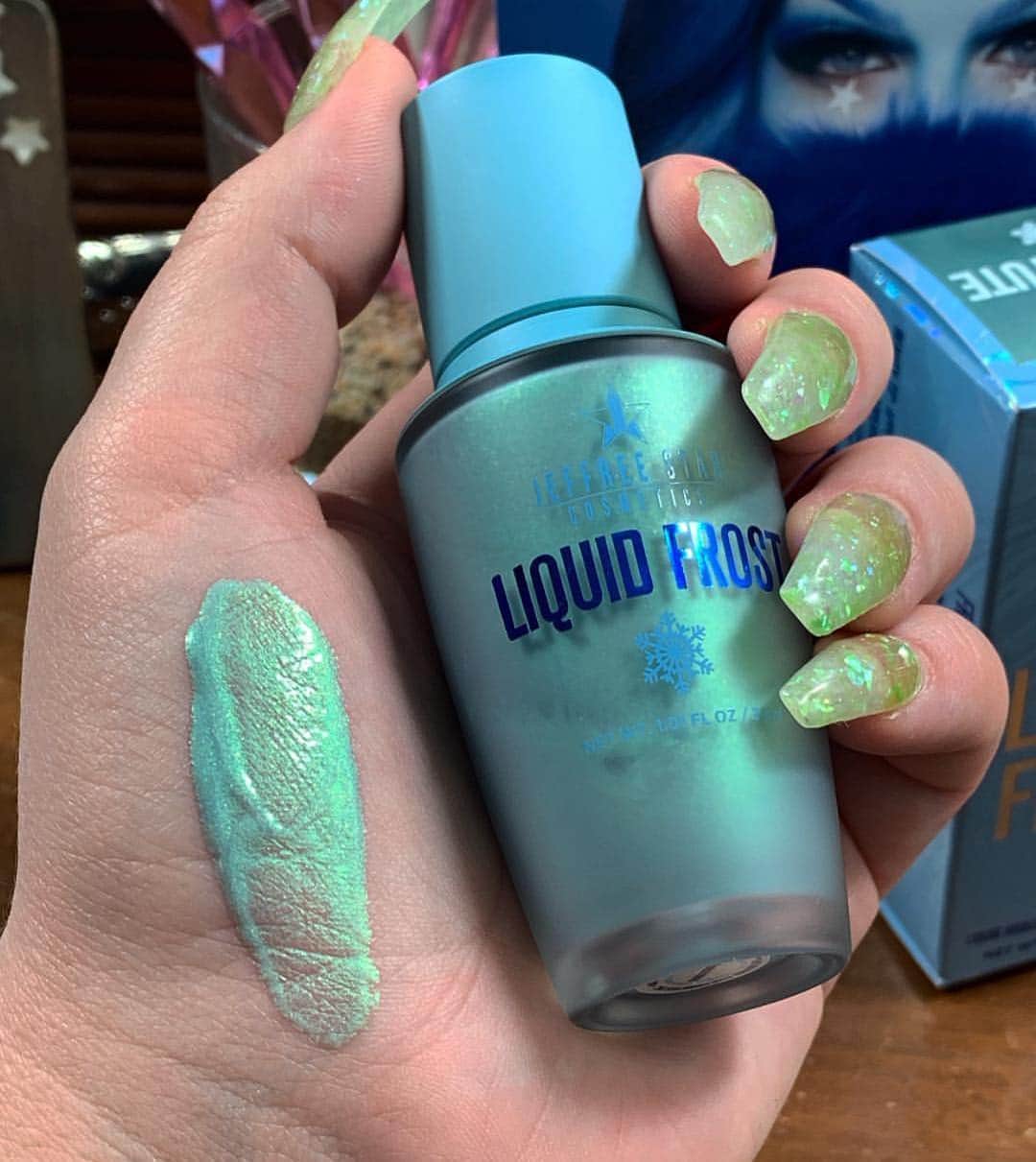 Jeffree Star Cosmeticsさんのインスタグラム写真 - (Jeffree Star CosmeticsInstagram)「Give yourself that extraterrestrial glow with our #LiquidFrost shade ‘Frostitute’ ❄️ Who else is ready for summer?? #jeffreestarcosmetics #skinfrost swatch by:  @mrs.bordeauxbeauty」5月6日 1時43分 - jeffreestarcosmetics