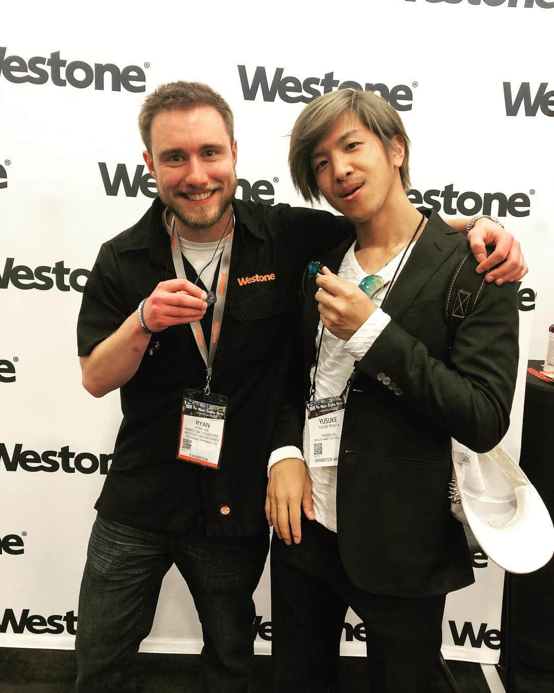 森田悠介さんのインスタグラム写真 - (森田悠介Instagram)「Back in time... January 2018 NAMM show! with @westoneaudio staff😄 Time flies...!! #NAMM #NAMM2018 #westone #westoneaudio #inearmonitor #earmonitor #ES60 #bass #bassplayer #bassist #musicianslife #USA #california #LA #losangeles #Anaheim #backintime」5月6日 1時50分 - yusukemorita_bass