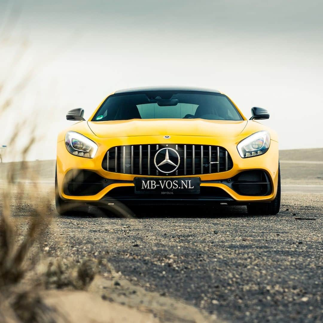 メルセデス・ベンツさんのインスタグラム写真 - (メルセデス・ベンツInstagram)「Eye to eye with unbound driving performance. 🔥 📸: @denniswierenga for #MBsocialcar ______________________________ [Mercedes-AMG GT S | Kraftstoffverbrauch kombiniert: 11,5 l/100 km | CO2- Emissionen kombiniert: 262 g/km |mb4.me/RechtlicherHinweis] . #MercedesAMG #AMG #GTS #cars247 #car #cars #awesomecars #carsofinstagram #amazingcars #DrivingPerformance #supercars」5月6日 2時00分 - mercedesbenz