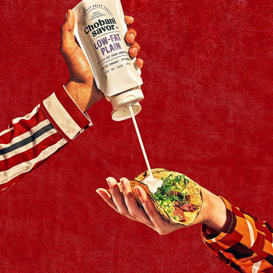 Chobaniのインスタグラム：「Happy #CincodeMayo! Looking for a quick and easy topper to make nachos and tacos even more delicious? It’s not magic, but it’s close. Chobani Savor in our squeezable packaging is as fun to use as it is yummy to eat. Cool off spicy heat or add a kick of tart flavor. There’s no wrong way to Savor. 📸 @grantcornett」