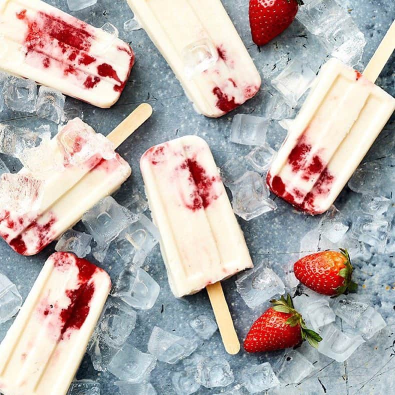 Food & Wineさんのインスタグラム写真 - (Food & WineInstagram)「You’re never too grown up to enjoy a good ice pop, and this one's boozy. 🙃Tap the link in our bio for the recipe. 📷: @gregdupree」5月6日 2時03分 - foodandwine