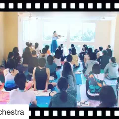のインスタグラム：「#Repost @naorchestra with @get_repost ・・・ 今日は表参道IYCで ケンハラクマ先生 @kenharakuma の TT中の生徒さん達の前でミニライブさせて頂きました😆❣️ ・ すでにCDを聴いてくださってる方も 沢山いらして、 ・  CDで毎日癒されてます😆⭐️ という感想も頂けて、嬉しかった😍❤️ ・ ありがとうございます😊💖 ・ #yoga #yogamusic #yogi #meditation #kenharakuma #ケンハラクマ #naorchestra #peacefulsamadhi  #ヨガ #瞑想 #violin #violinist  #インターナショナルヨガセンター  #IYC #IYC表参道 #表参道 #ライブ #石橋尚子  #ヴァイオリン #ヴァイオリニスト #live #ゴールデンウィーク #GW #ヨガスタジオ」