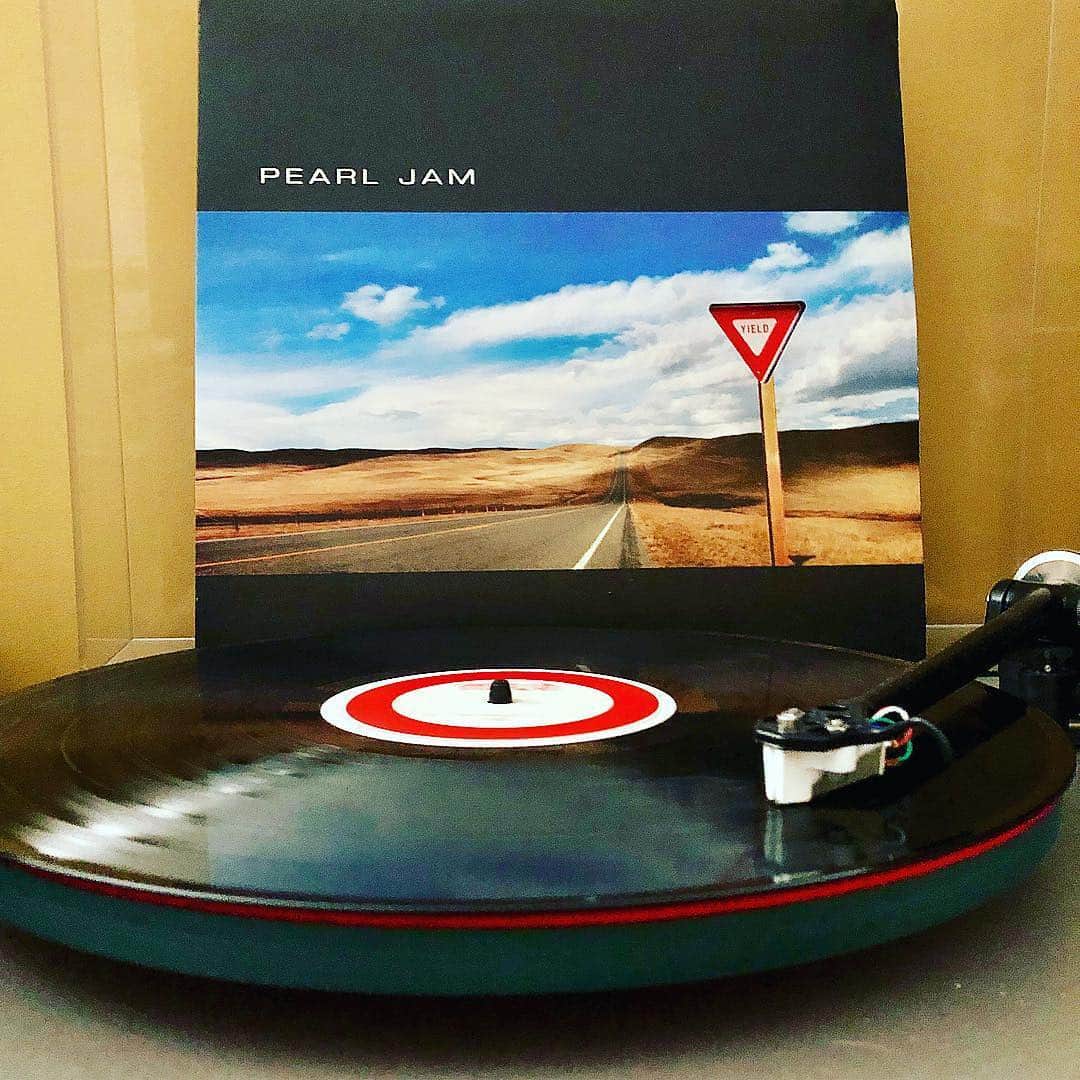 パール・ジャムさんのインスタグラム写真 - (パール・ジャムInstagram)「Thanks for sharing your #PearlJam spin, @Dje3333!  What's your favorite song off of Yield?」5月6日 2時07分 - pearljam