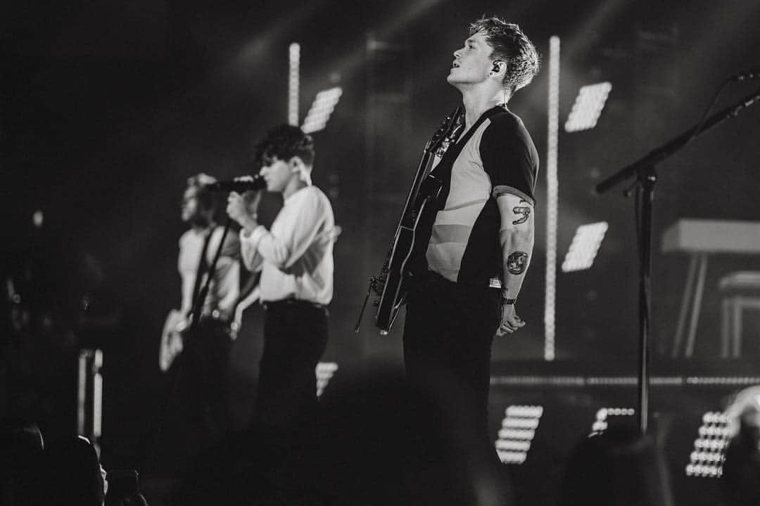 The Vampsさんのインスタグラム写真 - (The VampsInstagram)「Can’t wait to get back on stage. Liverpool lets do this.」5月6日 2時39分 - thevamps