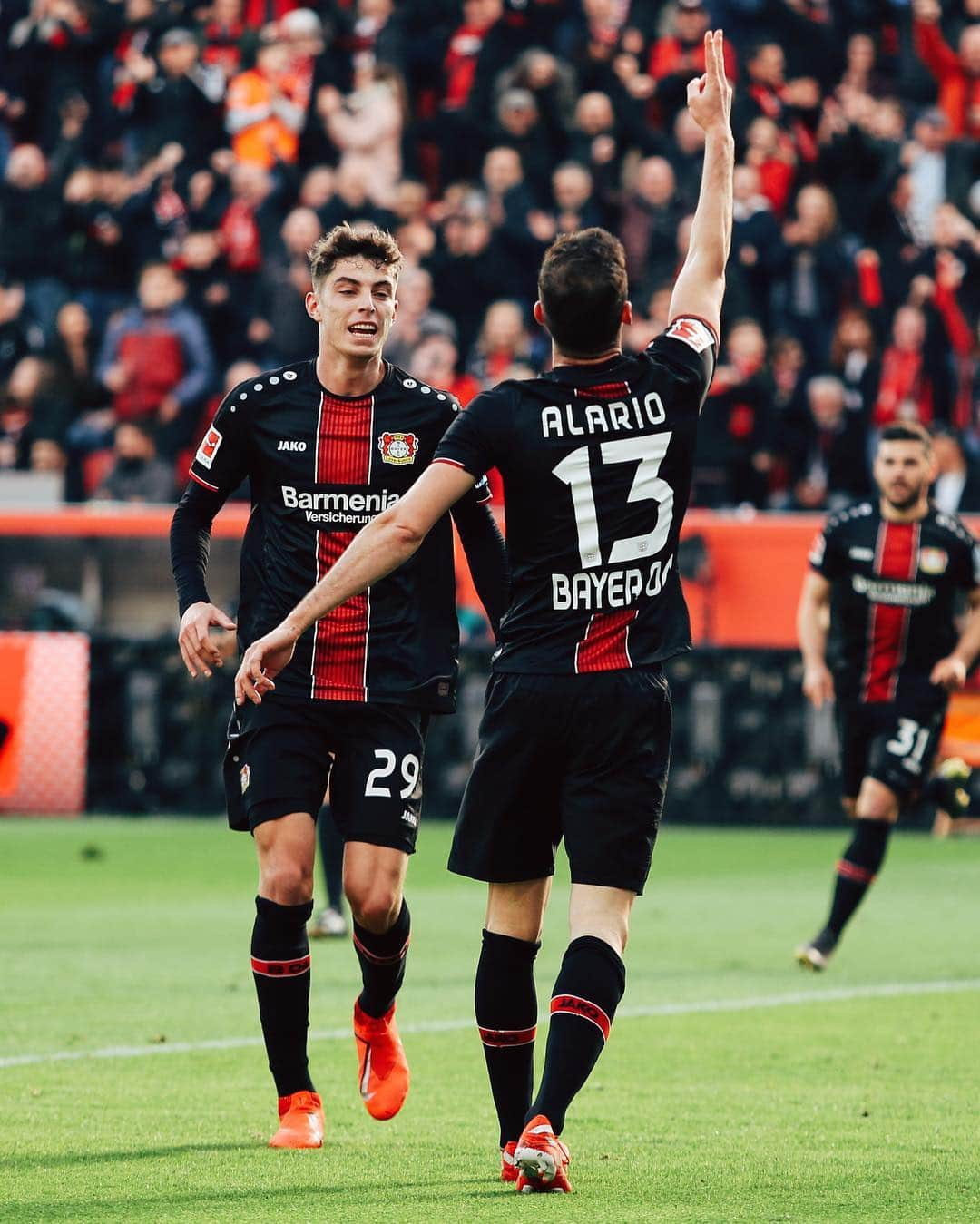 バイエル・レバークーゼンさんのインスタグラム写真 - (バイエル・レバークーゼンInstagram)「El Pipa @lucasalario #StärkeBayer ⚫️🔴💪 #B04SGE #Bundesliga #Bayer04 #Werkself」5月6日 2時43分 - bayer04fussball