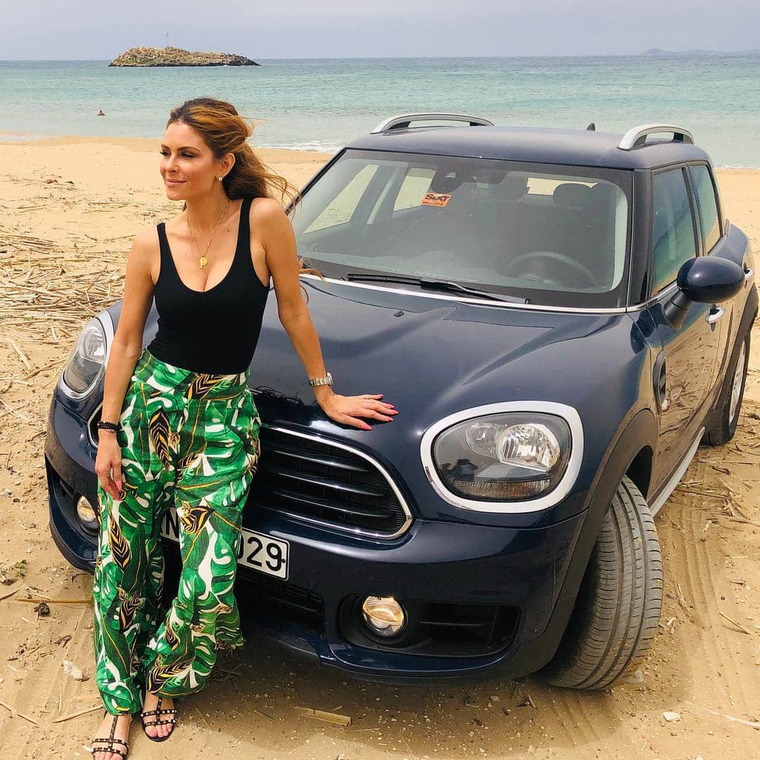 マリア・メノウノスさんのインスタグラム写真 - (マリア・メノウノスInstagram)「Had an amazing time visiting the beautiful island of Crete. Best move ever was renting a car so we could explore as much of it as possible! Sixt Greece 🇬🇷 I love you ❤ #GreekIslands #crete #Sixt #SixtGr #mobility」5月6日 3時15分 - mariamenounos