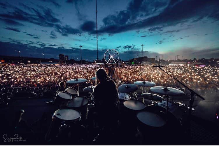 Shinedownさんのインスタグラム写真 - (ShinedownInstagram)「Had an incredible weekend kicking off our tour with two massive festivals @bealestreetmusicfest @welcometorockville... Thank you to everyone that came out. Nola see you tomorrow for the official start of our #EveningWithShinedown run!!! ⚜️ . . 📷 @sanjayparikhphoto #shinedown #attnattnworldtour #memphis #welcometorockville #jacksonvilleflorida」5月6日 3時18分 - shinedown