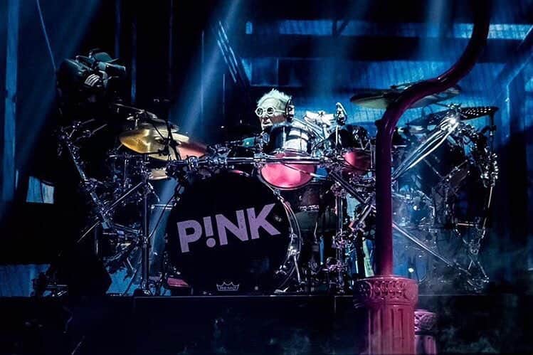 マーク・シュルマンさんのインスタグラム写真 - (マーク・シュルマンInstagram)「St. Paul, are you ready to rock tonight with @pink!? #beautifultraumatour #hurts2bhuman #pink @pinkiesfamily @markyplanet 📸 by @rockgirlsteffi」5月6日 3時21分 - markyplanet