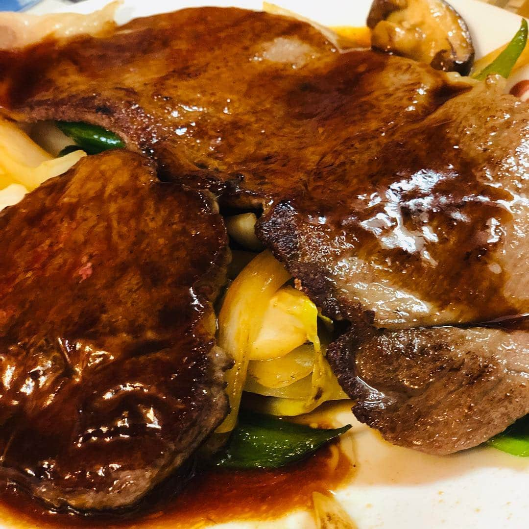 中村譲さんのインスタグラム写真 - (中村譲Instagram)「肉食家系！地元のお肉はめっちゃ美味い😋#steak #kobebeef #焼肉 #ステーキ #肉食男子#ゴールデンウイーク」5月6日 14時12分 - joechan1515