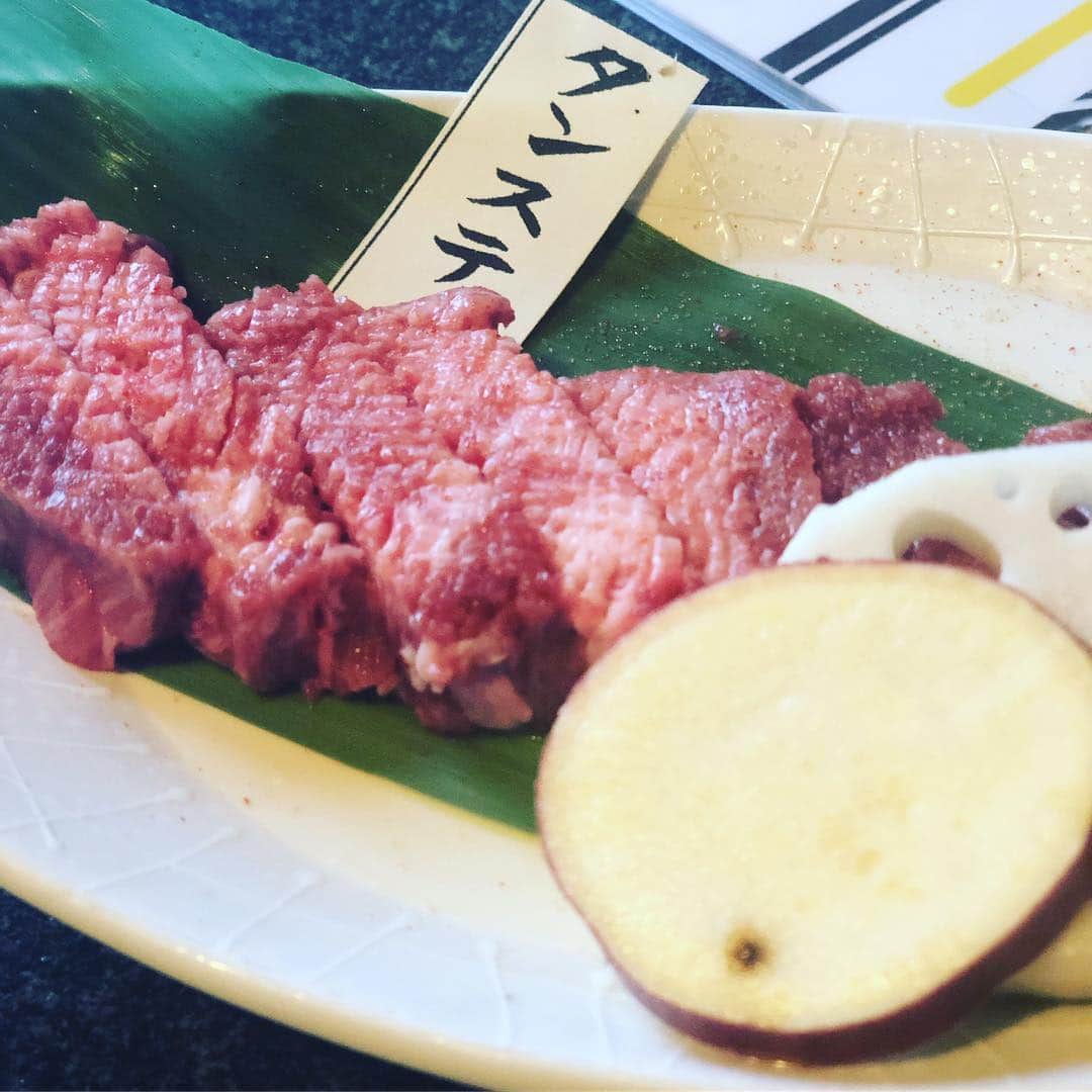 中村譲さんのインスタグラム写真 - (中村譲Instagram)「肉食家系！地元のお肉はめっちゃ美味い😋#steak #kobebeef #焼肉 #ステーキ #肉食男子#ゴールデンウイーク」5月6日 14時12分 - joechan1515