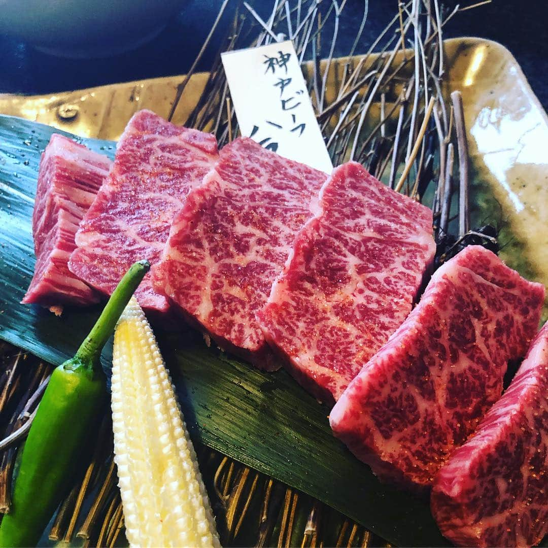 中村譲さんのインスタグラム写真 - (中村譲Instagram)「肉食家系！地元のお肉はめっちゃ美味い😋#steak #kobebeef #焼肉 #ステーキ #肉食男子#ゴールデンウイーク」5月6日 14時12分 - joechan1515