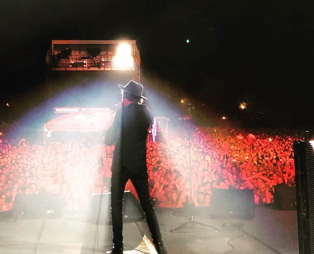 Beckさんのインスタグラム写真 - (BeckInstagram)「thanks to all who came out to shaky knees ⚡️One of those nights where everything comes together.」5月6日 12時49分 - beck