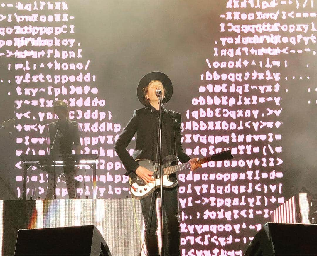 Beckさんのインスタグラム写真 - (BeckInstagram)「thanks to all who came out to shaky knees ⚡️One of those nights where everything comes together.」5月6日 12時49分 - beck