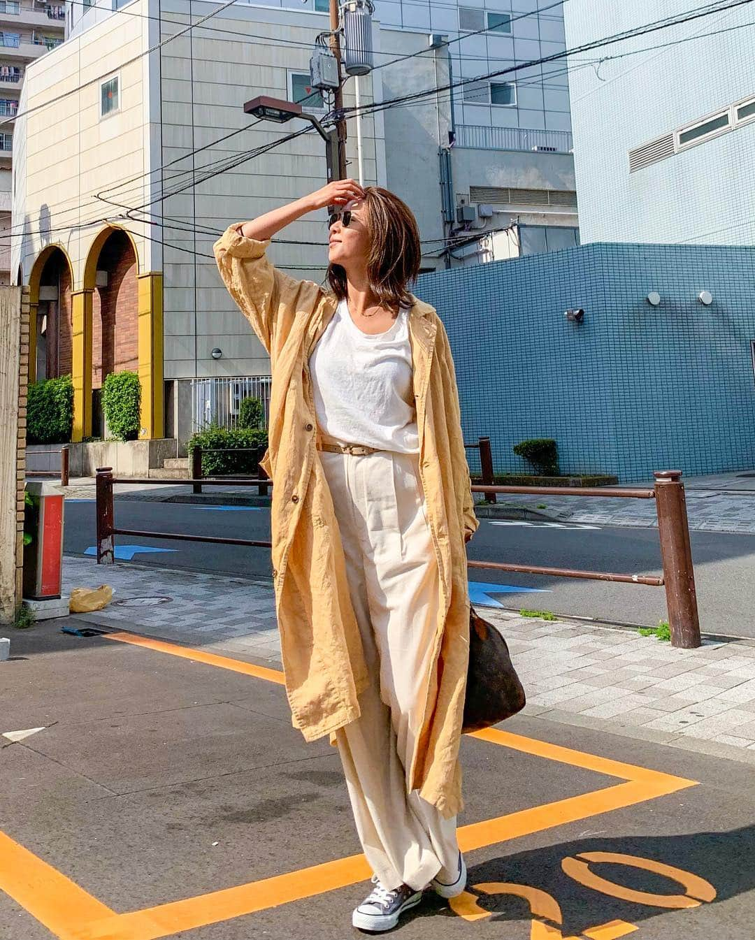 吉田夏海さんのインスタグラム写真 - (吉田夏海Instagram)「いつかのコーデ💛💛💛 . 暖かくなってきたから大好きなリネン着れる〜️🤩 . @rayban のサングラスヴィンテージでお気に入りなんだけど昔のだからか重たくてかけてたら痛くなるの😂 . これってどうにかならないのかな？💭 . #todayscode  #ootd  #codenate  #fashion  #ヨシダフク」5月6日 12時54分 - natsumiiiiiiiiiii