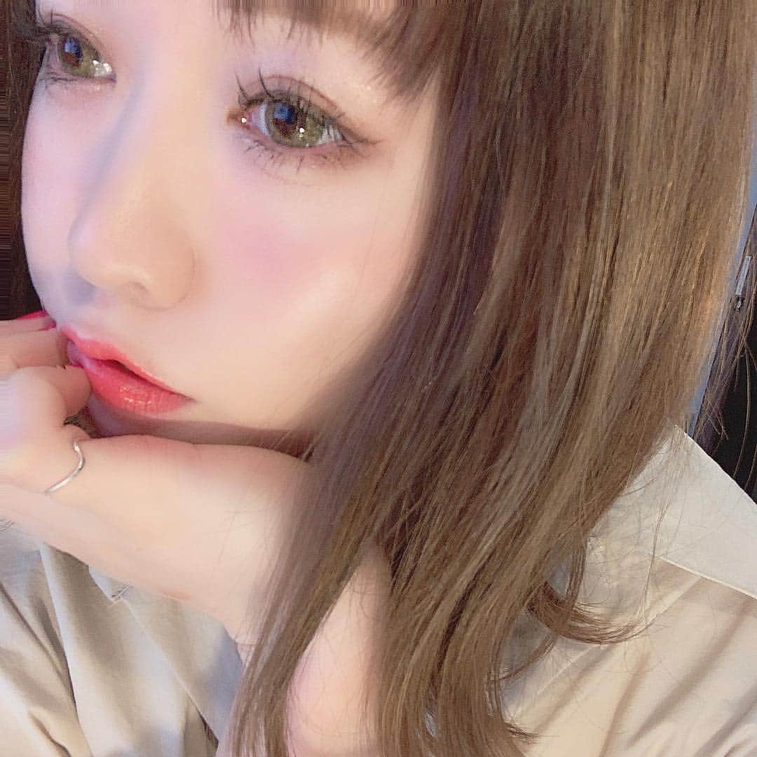 k i ｒa r a のインスタグラム：「. 今日のメイク👶🏻✨ . . ブラウンシャドウに 茶色のアイライナーひいて チークとリップはオレンジ🧡 . .  アイシャドウ...#16brand チーク...#マリブビューティー  リップ...#canmake  試験まであと20日！！ 勉強がんばろう💄 . . . #プチプラコスメ#cosmetics#cosme #コスメ好きさんと繋がりたい#メイク #カラコン#色素薄い系#アイメイク #今日のメイク#リップ#canmake #プチプラ#韓国#オルチャン#マスカラ #マツエク#アイシャドウ#eyelash #美容#美容好きな人と繋がりたい #beuty#hair#makeup#make#化粧品」