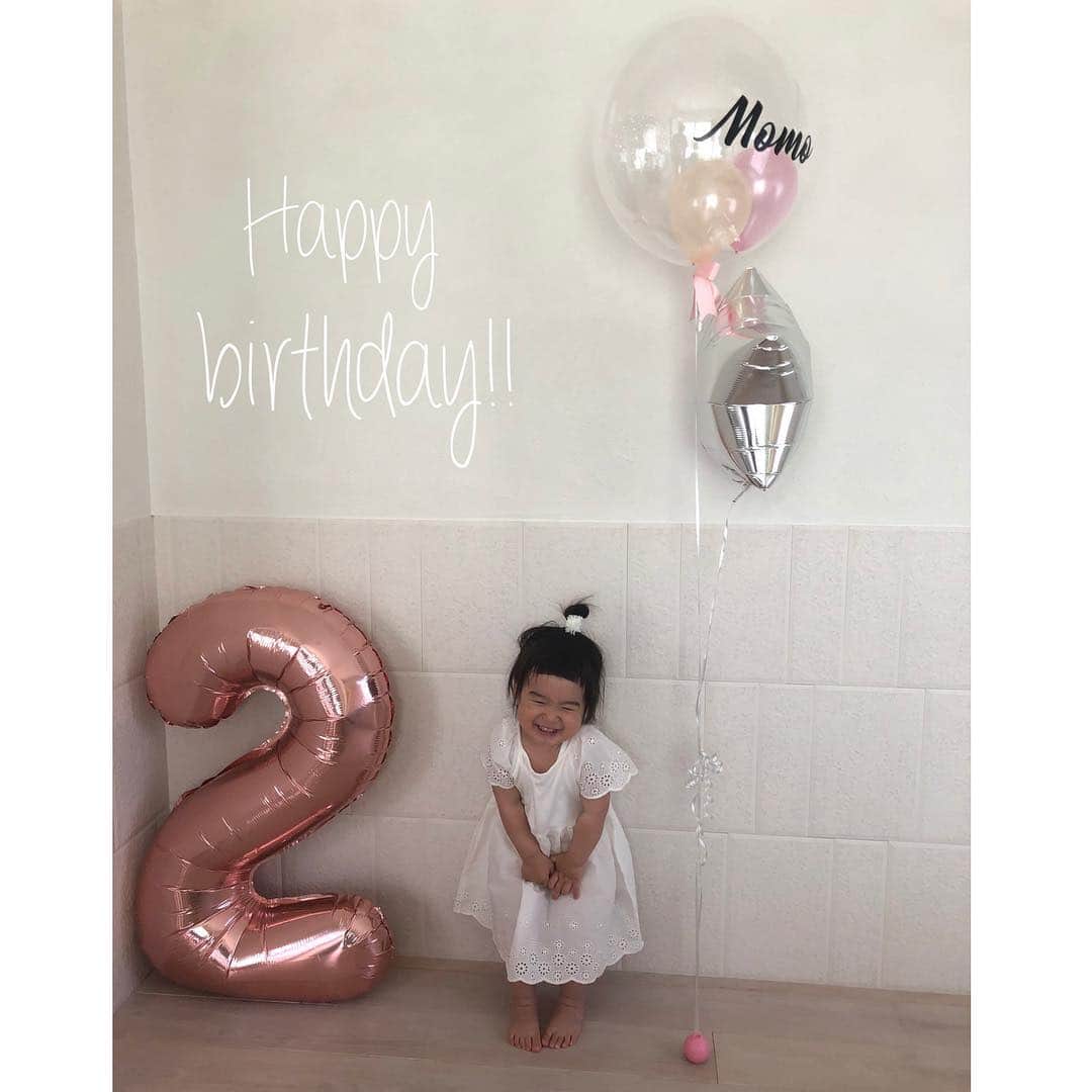 Chieさんのインスタグラム写真 - (ChieInstagram)「¨♡⃛happybirthday♡⃛¨ 2歳もたくさんたくさん笑って元気に過ごしてね☺️🎂 ママはもものママになれて幸せです❤ 生まれてきてくれてありがとう👶🏻 毎日の当たり前に感謝して、これからも大事に一緒に過ごしていきたいなと思いました💓  ももはアンパンマン大好き❤ 6枚目ははながももに作りたい～って言って作ったアンパンマンクッキー🍪 はなは通らなかったアンパンマン☺️ 姉妹でもちょっとやっぱりここは違うところです👀  #はな_もも」5月6日 12時58分 - tiem415