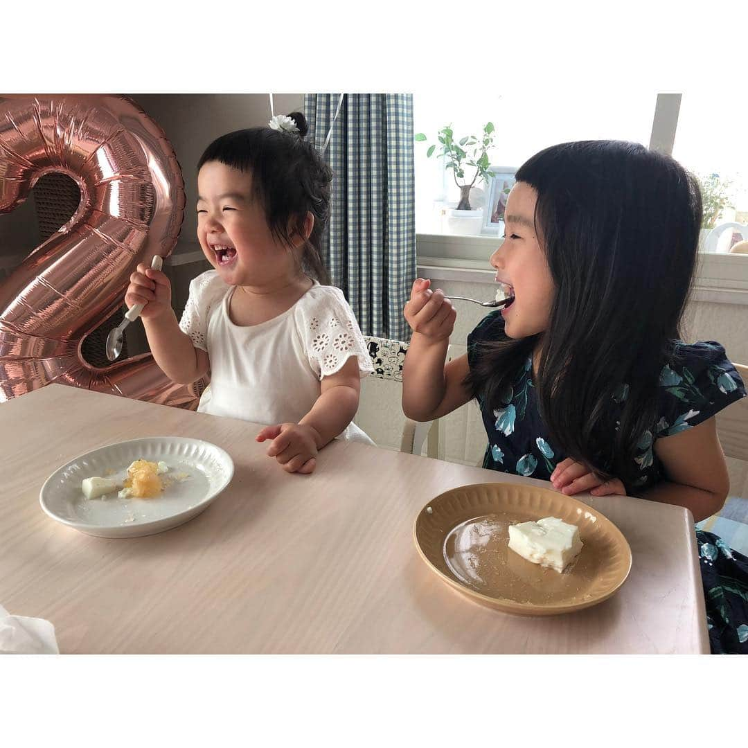 Chieさんのインスタグラム写真 - (ChieInstagram)「¨♡⃛happybirthday♡⃛¨ 2歳もたくさんたくさん笑って元気に過ごしてね☺️🎂 ママはもものママになれて幸せです❤ 生まれてきてくれてありがとう👶🏻 毎日の当たり前に感謝して、これからも大事に一緒に過ごしていきたいなと思いました💓  ももはアンパンマン大好き❤ 6枚目ははながももに作りたい～って言って作ったアンパンマンクッキー🍪 はなは通らなかったアンパンマン☺️ 姉妹でもちょっとやっぱりここは違うところです👀  #はな_もも」5月6日 12時58分 - tiem415